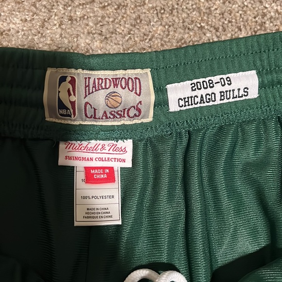 Authentic Mitchell & Ness NBA Chicago bulls basketball shorts - Picture 4 of 9